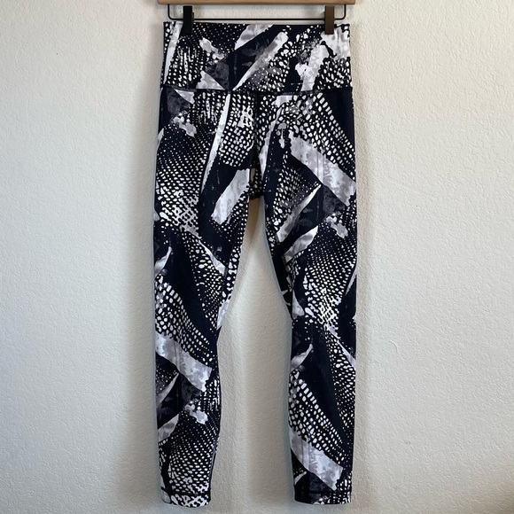 Lululemon Wunder Under *Full-On Luon
Static Mist White Black Leggings Size 8 - Picture 1 of 8